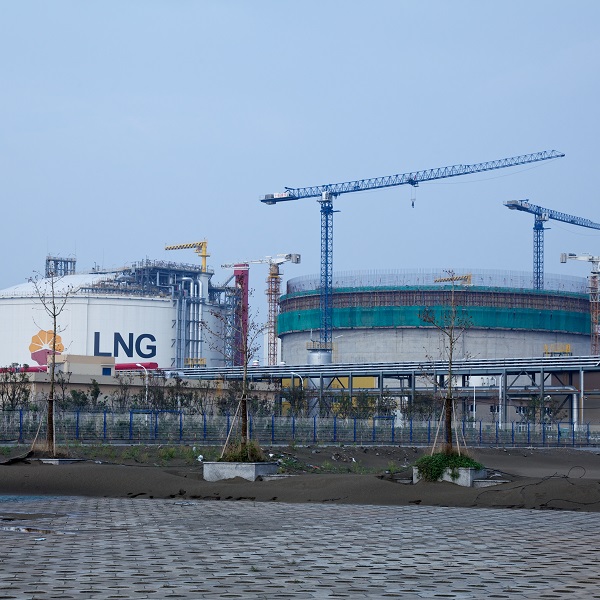 Global impact of uncertainties in China’s gas market